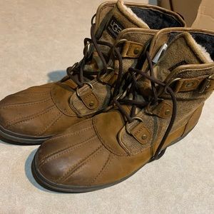UGG Cecile duck boots - great condition w box